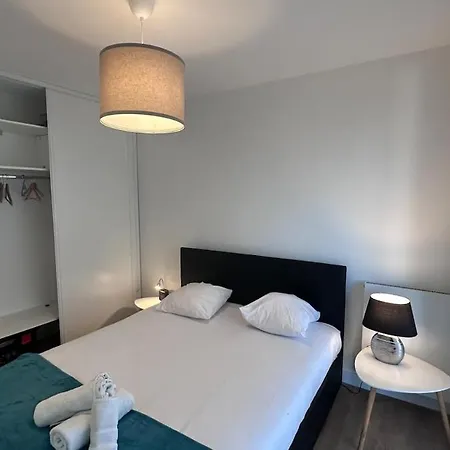 Le Quai Douillet Apartment